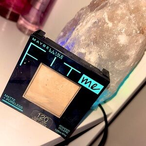 Maybelline FIT me Matte + Poreless powder. Shade 120